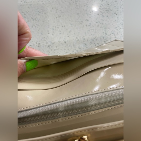 Gucci Wallet Like New (EUC) - Picture 13 of 15